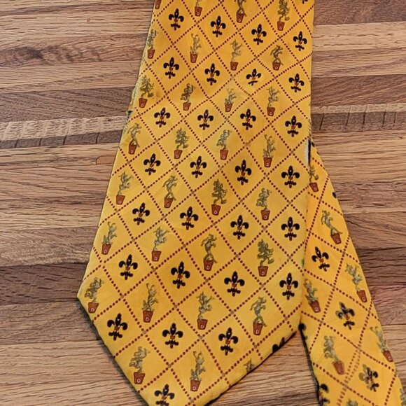 Mickey Mouse Disneyland Yellow Silk Vintage Necktie - Picture 3 of 10